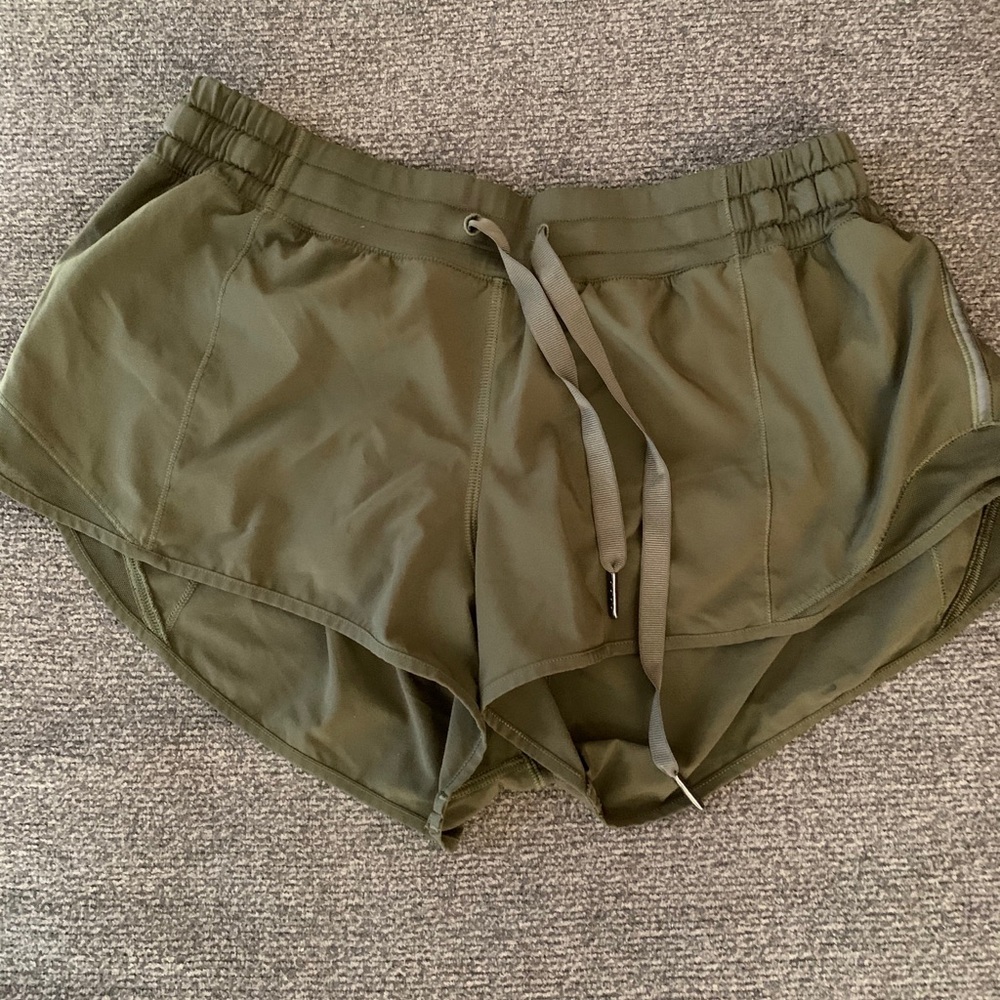 VINTAGE COLOR Lululemon Hotty Hot Shorts 2,5”